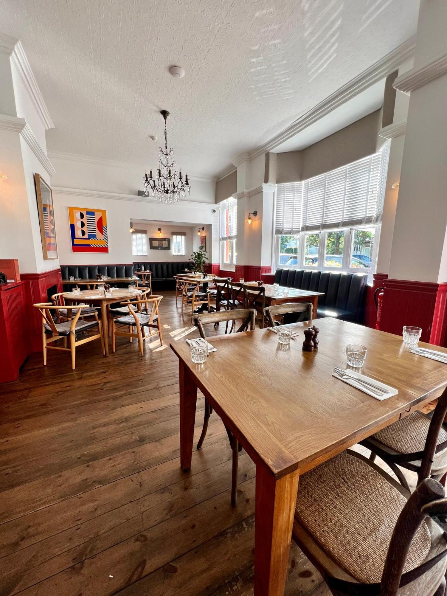 Jose Pizarro The Swan Inn Esher Dış mekan fotoğraf